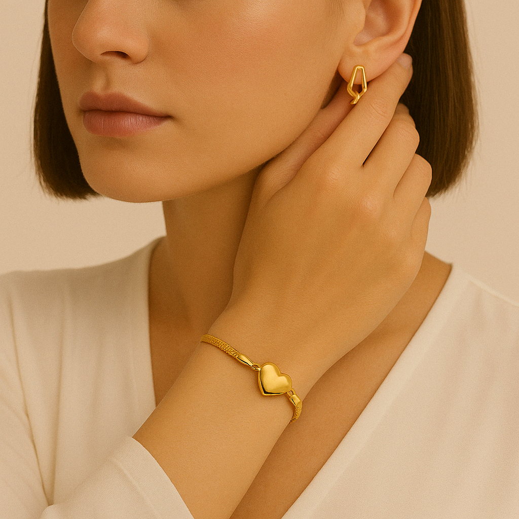 Golden Heart Charm Bracelet For Women1