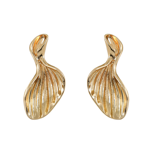 Gold Petal Shell Studs For Women – elegant shell stud earrings with a golden floral touch